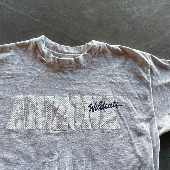 University of Arizona Wildcats t-shirt size large - Picture 2 of 3